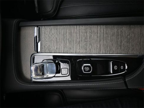 Used 2023 Volvo XC90 B6 Ultimate w/ Protection Package Premier image 10