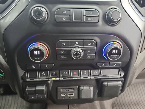 Used 2020 Chevrolet Silverado 1500 LT image 22