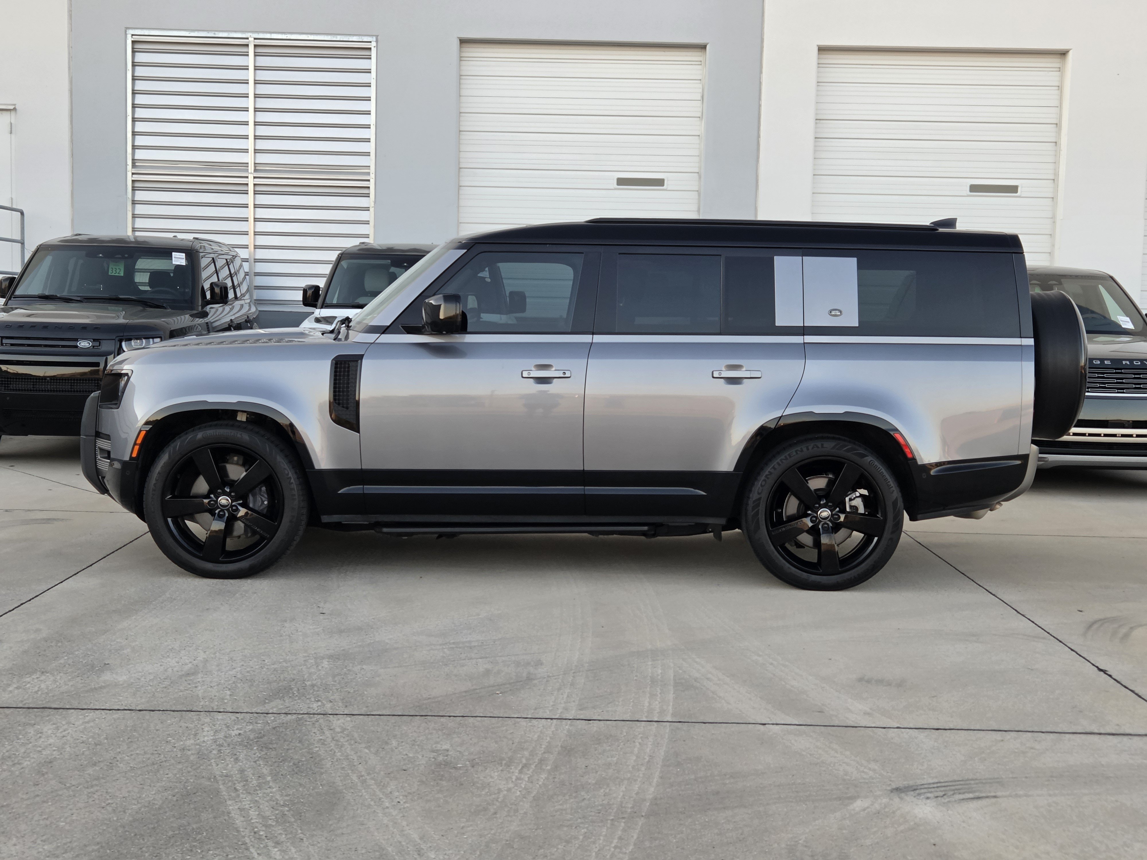 Certified 2023 Land Rover Defender 130 X-Dynamic SE AWD/4WD image 3