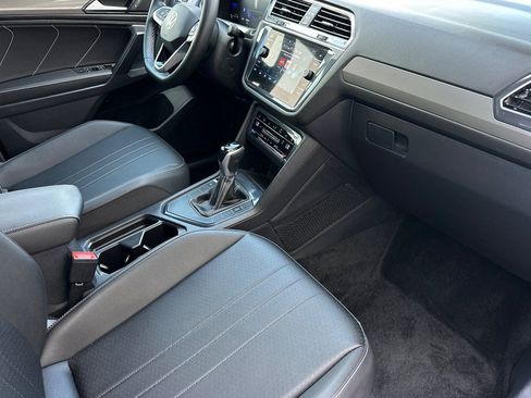 Used 2023 Volkswagen Tiguan SE FWD image 17