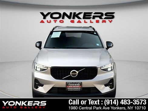 Used 2023 Volvo XC40 B5 Ultimate w/ Protection Package Premier image 12