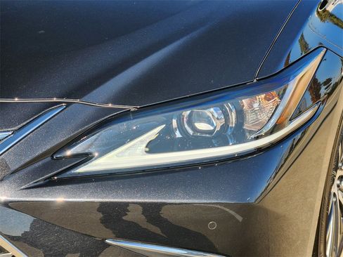 Used 2023 Lexus ES 250 w/ Premium Package image 9