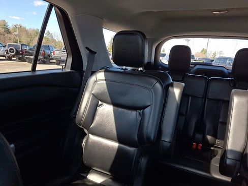 Used 2021 Ford Explorer XLT w/ Equipment Group 202A image 19