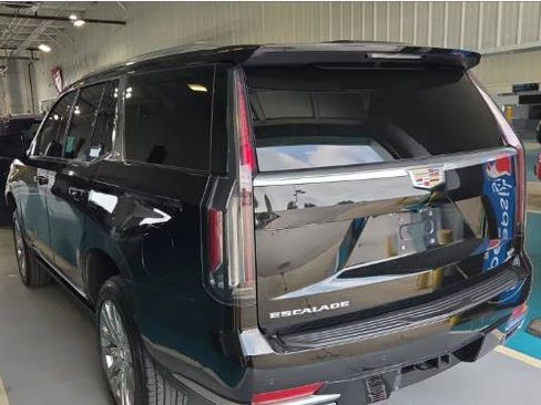 Used 2021 Cadillac Escalade Premium Luxury w/ Driver Assist Tech Package AWD/4WD image 3