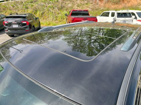 Used 2013 Jeep Grand Cherokee Overland w/ Advance Technology Group image 18