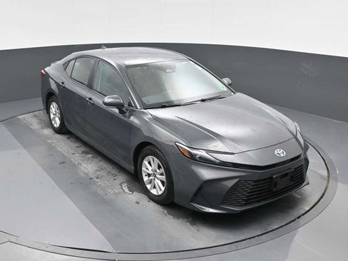 Used 2025 Toyota Camry LE w/ Convenience Package image 22