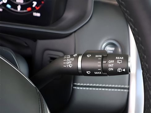 Used 2025 Land Rover Discovery Metropolitan Edition image 72