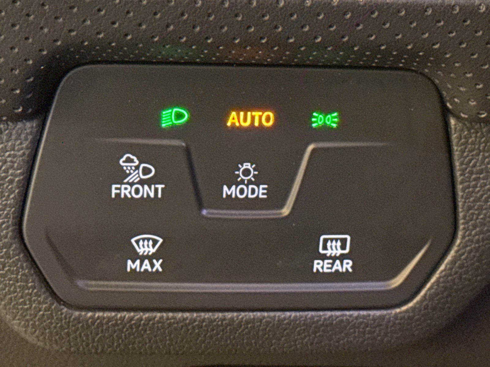 Certified 2024 Volkswagen Atlas Cross Sport SE AWD/4WD image 32