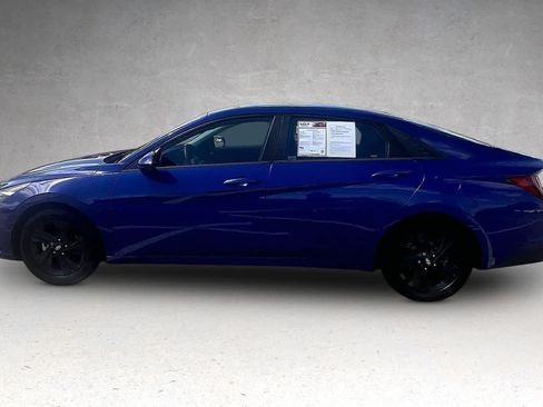 Used 2022 Hyundai Elantra SEL w/ Preferred Accessory Package FWD image 3