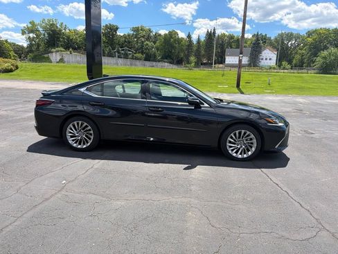 Used 2022 Lexus ES 350 Ultra Luxury w/ Accessory Package 2 FWD image 24