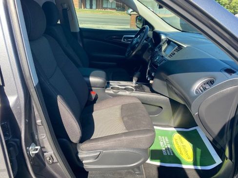 Used 2020 Nissan Pathfinder SV w/ Cargo Package image 16