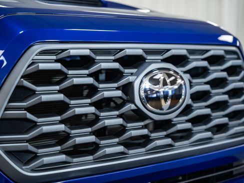 Used 2022 Toyota Tacoma TRD Sport image 14