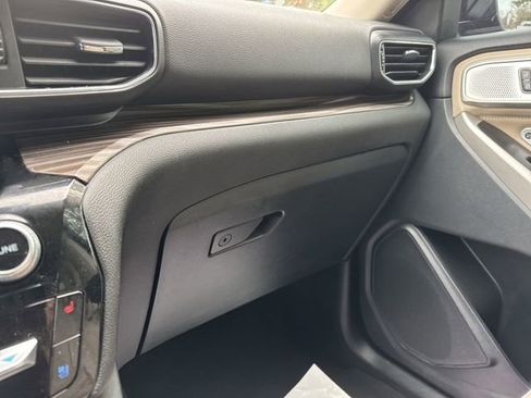 Used 2023 Ford Explorer Limited w/ Limited Technology Package image 26