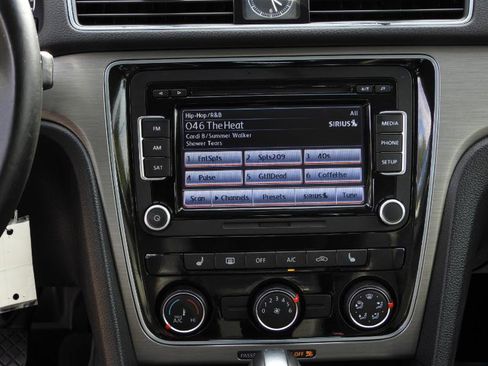 Used 2014 Volkswagen Passat 1.8T SE image 31