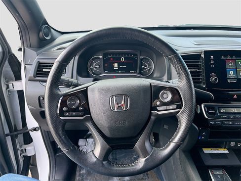 Used 2023 Honda Passport Elite image 11