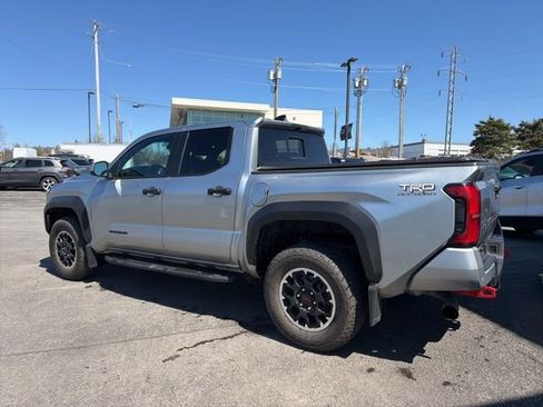 Used 2025 Toyota Tacoma TRD Off-Road w/ TRD Off Road Upgrade Package image 3