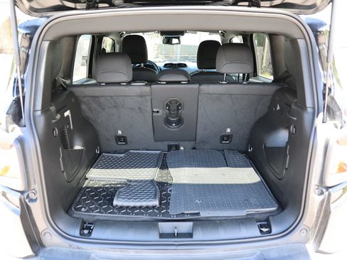Used 2022 Jeep Renegade Altitude w/ Convenience Group AWD/4WD image 12
