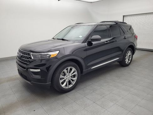 Used 2020 Ford Explorer XLT w/ Equipment Group 202A AWD/4WD image 2
