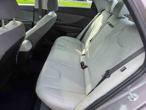 Used 2024 Hyundai Elantra Limited FWD image 18