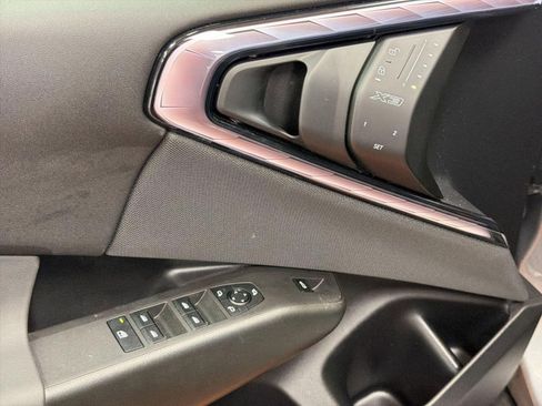 Used 2025 BMW X3 xDrive30i w/ Premium Package image 13