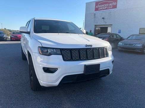 Used 2019 Jeep Grand Cherokee Altitude AWD/4WD image 8