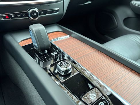 Used 2025 Volvo V60 B5 Cross Country Plus image 40