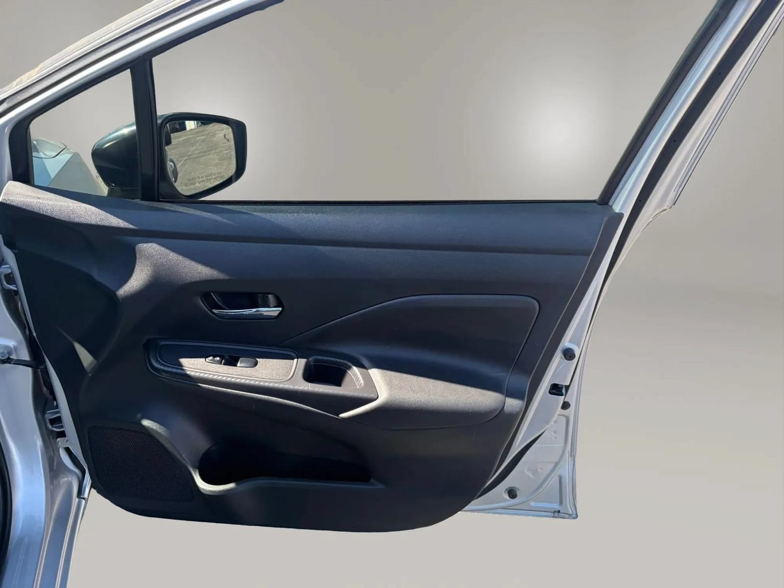 Used 2023 Nissan Versa SV FWD image 32