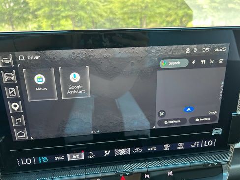 Used 2025 GMC Hummer EV 2X w/ LPO, Dark Essentials Package AWD/4WD image 38
