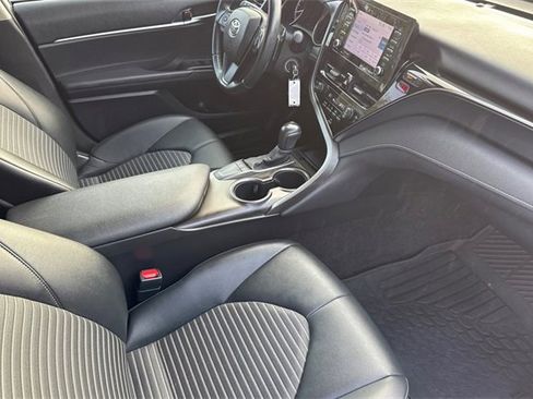 Used 2022 Toyota Camry SE image 18
