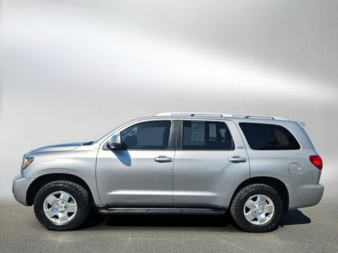 Used 2019 Toyota Sequoia SR5 AWD/4WD image 2