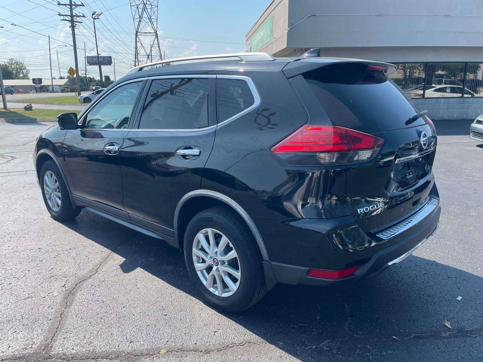 Used 2017 Nissan Rogue SV w/ SV Premium Package AWD/4WD image 5