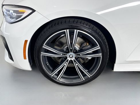 Used 2021 BMW 330i Sedan w/ M Sport Package RWD image 38