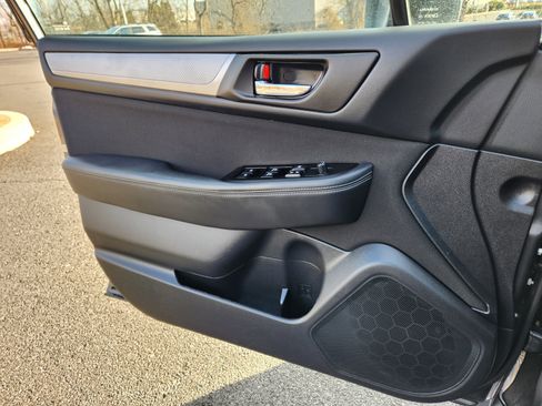 Used 2018 Subaru Outback 2.5i Premium image 23