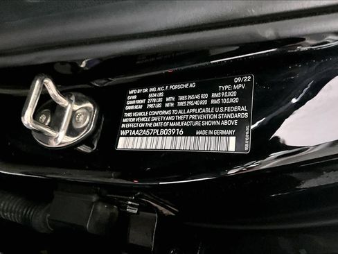 Used 2023 Porsche Macan Turbo image 28