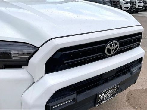 Used 2025 Toyota 4Runner SR5 AWD/4WD image 32