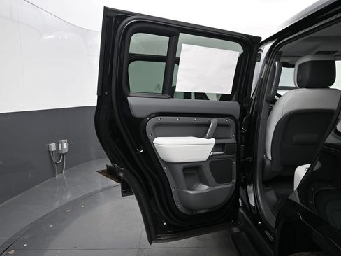 Used 2025 Land Rover Defender 110 X-Dynamic SE AWD/4WD image 26