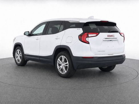 Used 2024 GMC Terrain SLE FWD image 3
