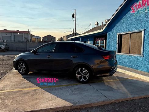 Used 2021 Kia Forte LXS FWD image 3
