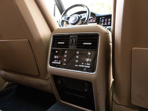 Certified 2023 Porsche Cayenne Platinum Edition AWD/4WD image 30