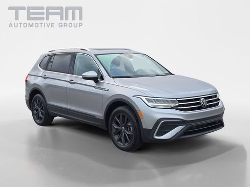 Used 2024 Volkswagen Tiguan SE FWD image 1