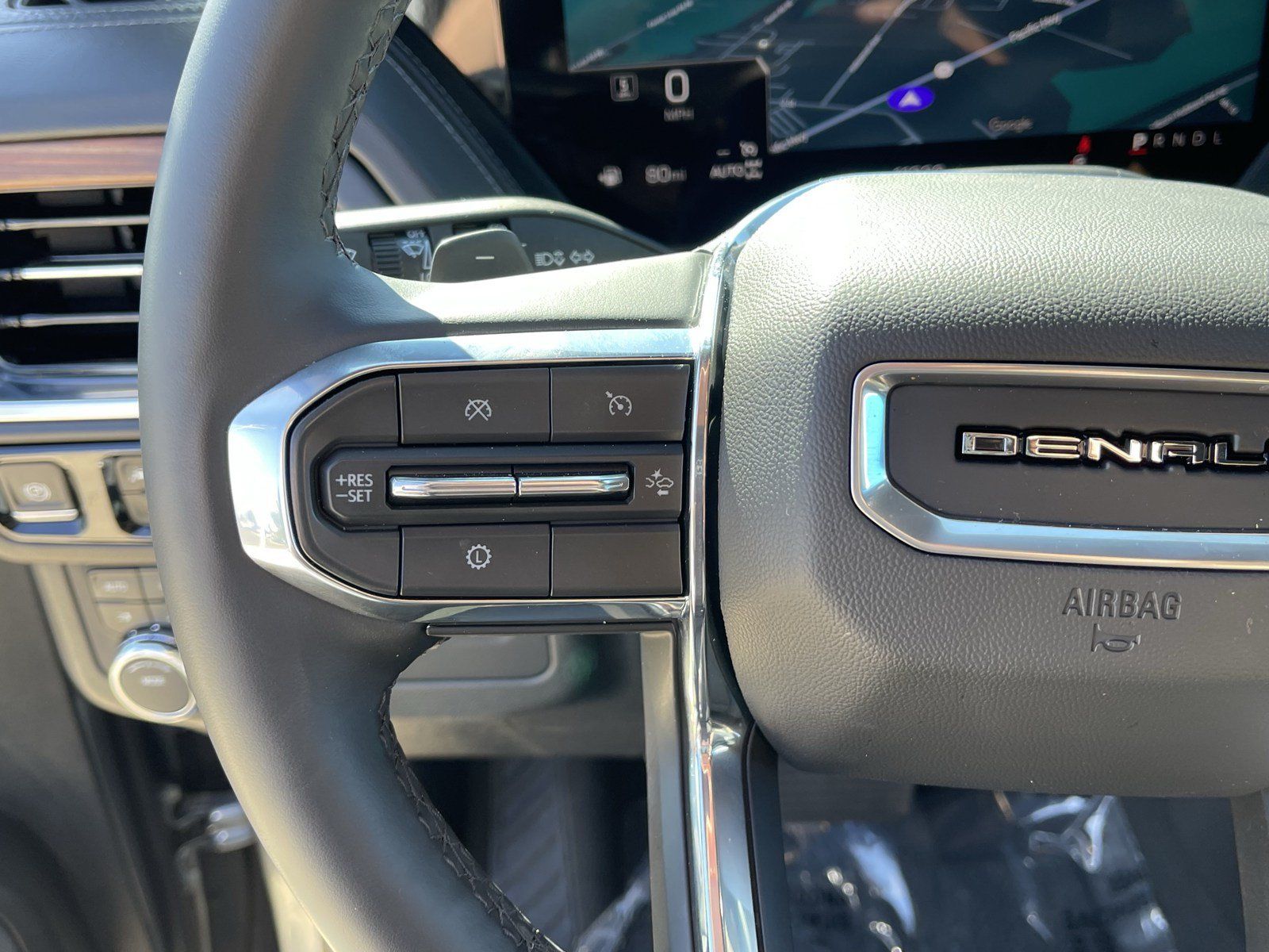Used 2025 GMC Yukon XL Denali AWD/4WD image 22
