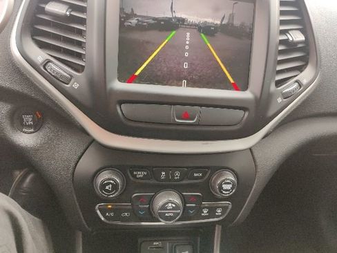 Used 2016 Jeep Cherokee Trailhawk w/ Comfort/Convenience Group image 27