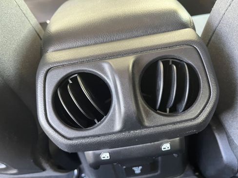 Used 2025 Jeep Wrangler Rubicon image 22