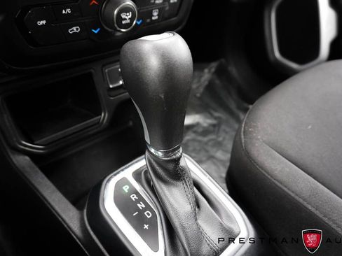 Used 2018 Jeep Renegade Latitude w/ Popular Equipment Group image 23