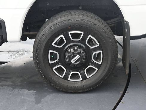 Used 2025 Ford F250 Platinum AWD/4WD image 13