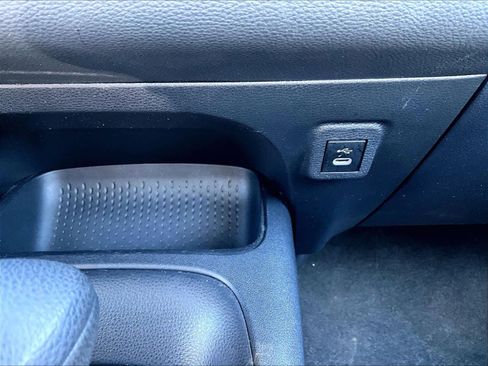 Used 2023 Toyota Corolla LE image 27