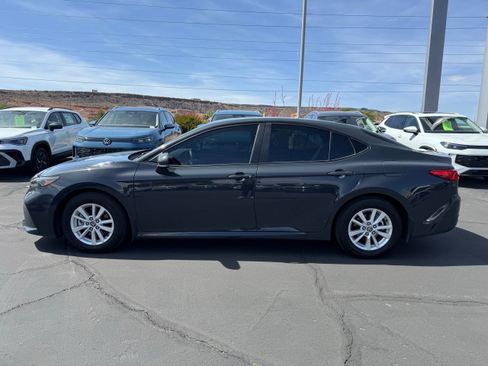 Used 2025 Toyota Camry LE image 3