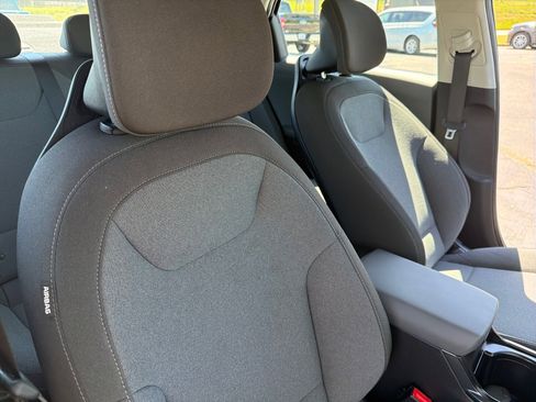 Used 2025 Kia K4 FWD image 14