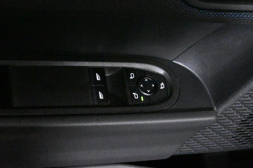 Certified 2025 MINI Cooper 2-Door Hardtop FWD image 30