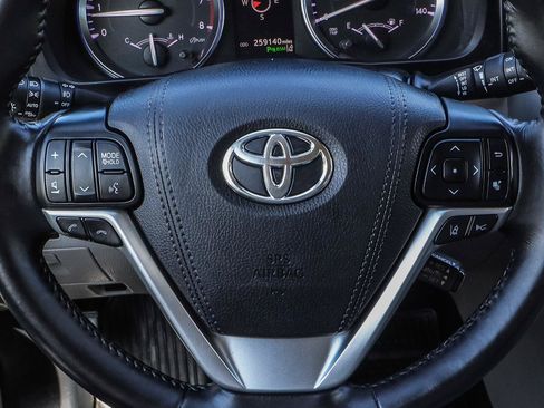 Used 2017 Toyota Highlander Limited AWD/4WD image 17